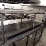 LOTE 021 - 01 PRATELEIRA BAIXA EM INOX.(NO ESTADO DE CONSERVAÇÃO QUE SE ENCONTRA. LEILÃO NÃO TEM GARANTIA E NEM DEVOLUÇÃO).