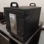 LOTE 008 - 01 CAIXA TÉRMICA HOT-BOX PARA REFEIÇÃO.(NO ESTADO DE CONSERVAÇÃO QUE SE ENCONTRA. LEILÃO NÃO TEM GARANTIA E NEM DEVOLUÇÃO).