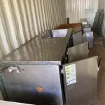 LOTE 042 - 01 BALCÃO REFRIGERADO DE 03 PORTAS. (NO ESTADO, NÃO SABEMOS SE FUNCIONA. LEILÃO NÃO TEM GARANTIA E NEM DEVOLUÇÃO).