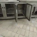LOTE 004 - 01 BALCÃO REFRIGERADOR COM 03 PORTAS EM INOX, MARCA SERVINOX.(NO ESTADO DE CONSERVAÇÃO QUE SE ENCONTRA. LEILÃO NÃO TEM GARANTIA E NEM DEVOLUÇÃO).