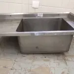 LOTE 012 - 01 TANQUE INDUSTRIAL EM INOX, DE PAREDE.(NO ESTADO DE CONSERVAÇÃO QUE SE ENCONTRA. LEILÃO NÃO TEM GARANTIA E NEM DEVOLUÇÃO).