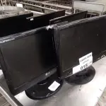 LOTE 015 - 04 MONITORES MARCAS E MODELOS DIVERSOS. (NO ESTADO DE CONSERVAÇÃO QUE SE ENCONTRAM. LEILÃO NÃO TEM GARANTIA E NEM DEVOLUÇÃO).