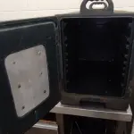 LOTE 008 - 01 CAIXA TÉRMICA HOT-BOX PARA REFEIÇÃO.(NO ESTADO DE CONSERVAÇÃO QUE SE ENCONTRA. LEILÃO NÃO TEM GARANTIA E NEM DEVOLUÇÃO).