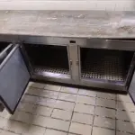 LOTE 031 - 01 BALCÃO REFRIGERADO COM 04 PORTAS EM INOX. (NO ESTADO, NÃO SABEMOS SE FUNCIONA. LEILÃO NÃO TEM GARANTIA E NEM DEVOLUÇÃO).