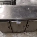 LOTE 024 - 01 ARMÁRIO COM 03 PORTAS E 03 PRATELEIRAS, EM INOX. (NO ESTADO DE CONSERVAÇÃO QUE SE ENCONTRA. LEILÃO NÃO TEM GARANTIA E NEM DEVOLUÇÃO).