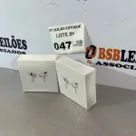 LOTE 047 - 02 FONES DE OUVIDO BLUETOOTH WIRELESS (NO ESTADO, NÃO SABEMOS SE FUNCIONA. LEILÃO NÃO TEM GARANTIA E NEM DEVOLUÇÃO)