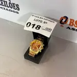 LOTE 018 - 01 RELÓGIO DOURADO (NO ESTADO, NÃO SABEMOS SE FUNCIONA. LEILÃO NÃO TEM GARANTIA E NEM DEVOLUÇÃO)