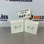 LOTE 047 - 02 FONES DE OUVIDO BLUETOOTH WIRELESS (NO ESTADO, NÃO SABEMOS SE FUNCIONA. LEILÃO NÃO TEM GARANTIA E NEM DEVOLUÇÃO)