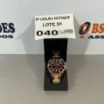 LOTE 040 - 01 RELÓGIO PRETO COM DOURADO (NO ESTADO, NÃO SABEMOS SE FUNCIONA. LEILÃO NÃO TEM GARANTIA E NEM DEVOLUÇÃO)