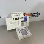 LOTE 104 - 02 FONES DE OUVIDO BLUETOOTH NOVOS (NO ESTADO, NÃO SABEMOS SE FUNCIONA. LEILÃO NÃO TEM GARANTIA E NEM DEVOLUÇÃO)