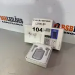 LOTE 104 - 02 FONES DE OUVIDO BLUETOOTH NOVOS (NO ESTADO, NÃO SABEMOS SE FUNCIONA. LEILÃO NÃO TEM GARANTIA E NEM DEVOLUÇÃO)