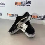 LOTE 100 - 01 TENIS NA COR PRETO COM BRANCO (NO ESTADO, NÃO SABEMOS SE FUNCIONA. LEILÃO NÃO TEM GARANTIA E NEM DEVOLUÇÃO)