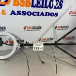 LOTE 122 - 01 RINGLIGHT + TRIPÉ DE 2 METROS (NO ESTADO, NÃO SABEMOS SE FUNCIONA. LEILÃO NÃO TEM GARANTIA E NEM DEVOLUÇÃO)