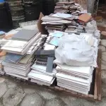 LOTE 073 - 02 PALETES COM RETALHOS DE CERÂMICAS DIVERSAS (NO ESTADO, NÃO SABEMOS SE FUNCIONA. LEILÃO NÃO TEM GARANTIA E NEM DEVOLUÇÃO).