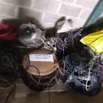 LOTE 008 - 01 LOTE COM CABOS DE ELÉTRICOS DIVERSOS (NO ESTADO, NÃO SABEMOS SE FUNCIONA. LEILÃO NÃO TEM GARANTIA E NEM DEVOLUÇÃO).