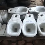 LOTE 067 - 07 VASOS SANITÁRIOS COM CAIXAS ACOPLADAS (NO ESTADO, NÃO SABEMOS SE FUNCIONA. LEILÃO NÃO TEM GARANTIA E NEM DEVOLUÇÃO).