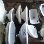 LOTE 071 - 10 PIAS PARA LAVATÓRIO SENDO 01 DE CANTO (NO ESTADO, NÃO SABEMOS SE FUNCIONA. LEILÃO NÃO TEM GARANTIA E NEM DEVOLUÇÃO).