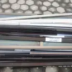 LOTE 042 - 01 LOTE COM PORTAS EM VIDRO E ALUMÍNIO (NO ESTADO, NÃO SABEMOS SE FUNCIONA. LEILÃO NÃO TEM GARANTIA E NEM DEVOLUÇÃO).