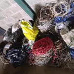 LOTE 008 - 01 LOTE COM CABOS DE ELÉTRICOS DIVERSOS (NO ESTADO, NÃO SABEMOS SE FUNCIONA. LEILÃO NÃO TEM GARANTIA E NEM DEVOLUÇÃO).