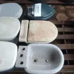 LOTE 066 - 06 VASOS SANITÁRIOS (NO ESTADO, NÃO SABEMOS SE FUNCIONA. LEILÃO NÃO TEM GARANTIA E NEM DEVOLUÇÃO).