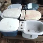 LOTE 066 - 06 VASOS SANITÁRIOS (NO ESTADO, NÃO SABEMOS SE FUNCIONA. LEILÃO NÃO TEM GARANTIA E NEM DEVOLUÇÃO).