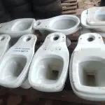 LOTE 067 - 07 VASOS SANITÁRIOS COM CAIXAS ACOPLADAS (NO ESTADO, NÃO SABEMOS SE FUNCIONA. LEILÃO NÃO TEM GARANTIA E NEM DEVOLUÇÃO).
