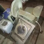 LOTE 009 -  01 LOTE COM MONITORES CRT ,VENTILADOR INCOMPLETO ,HIDRO SAUNA ,TOCA DISCO(NO ESTADO, NÃO SABEMOS SE FUNCIONA. LEILÃO NÃO TEM GARANTIA E NEM DEVOLUÇÃO).