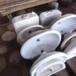 LOTE 072 - 07 PIAS PARA LAVATÓRIO E 02 CAIXAS ACOPLADAS (NO ESTADO, NÃO SABEMOS SE FUNCIONA. LEILÃO NÃO TEM GARANTIA E NEM DEVOLUÇÃO).