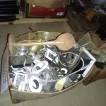 LOTE 017 - 01 LOTE COM LUMINÁRIAS DIVERSAS ANTIGAS (NO ESTADO, NÃO SABEMOS SE FUNCIONA. LEILÃO NÃO TEM GARANTIA E NEM DEVOLUÇÃO).