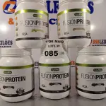 LOTE 085 - 06 POTES DE FUSION PROTEIN VEGAN 3 NO SABOR CACAU, 02 SABOR NATURAL E 01 SABOR BAUNILHA 900G. (NO ESTADO, LEILÃO NÃO TEM GARANTIA E NEM DEVOLUÇÃO, SUJEITO A POSSÍVEIS AVARIAS VISÍVEIS/OCULTAS E/OU AUSÊNCIA DE COMPONENTES).