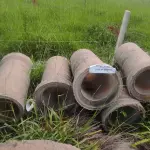 LOTE 085 - 14 MANILHAS DE CONCRETO 60CM (NO ESTADO, NÃO SABEMOS SE FUNCIONA. LEILÃO NÃO TEM GARANTIA E NEM DEVOLUÇÃO).
