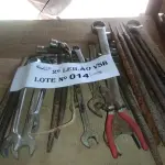 LOTE 014 - 01 LOTE COM CHAVES COMBINADAS 41,24,19 L24 E 04 LIMAS REDONDAS (NO ESTADO, NÃO SABEMOS SE FUNCIONA. LEILÃO NÃO TEM GARANTIA E NEM DEVOLUÇÃO).