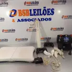 LOTE 057 - 01 NINTENDO WII FIT BALANCE BOARD E VÁRIOS CONTROLES DE VIDEOGAME DIVERSOS. (NO ESTADO, LEILÃO NÃO TEM GARANTIA E NEM DEVOLUÇÃO, SUJEITO A POSSÍVEIS AVARIAS VISÍVEIS/OCULTAS E/OU AUSÊNCIA DE COMPONENTES).