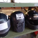 LOTE 138 - 04 CAPACETES DE MOTOCICLISTA MARCAS E MODELOS DIVERSOS. (NO ESTADO, LEILÃO NÃO TEM GARANTIA E NEM DEVOLUÇÃO, SUJEITO A POSSÍVEIS AVARIAS VISÍVEIS/OCULTAS E/OU AUSÊNCIA DE COMPONENTES).