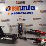 LOTE 060 - 01 LOTE COM VÁRIAS MÁQUINAS DE CORTAR CABELO, ESCOVA ROTATIVA, CHAPINHA E BABY LISE INCOMPLETOS. (NO ESTADO, LEILÃO NÃO TEM GARANTIA E NEM DEVOLUÇÃO, SUJEITO A POSSÍVEIS AVARIAS VISÍVEIS/OCULTAS E/OU AUSÊNCIA DE COMPONENTES).