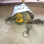 LOTE 041 - 01 TALHA MANUAL DE CORRENTES PEQUENA (NO ESTADO, NÃO SABEMOS SE FUNCIONA. LEILÃO NÃO TEM GARANTIA E NEM DEVOLUÇÃO).