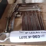 LOTE 003 - 01 LOTE COM CHAVES COMBINADAS  2”,24,19,18 L19,24, CHAVE CATRACA COM CACHIMBOS 19 ,04 BICOS PARA MAÇARICO E LIMAS REDONDAS (NO ESTADO, NÃO SABEMOS SE FUNCIONA. LEILÃO NÃO TEM GARANTIA E NEM DEVOLUÇÃO).