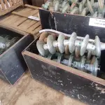 LOTE 062 - O1 LOTE COM ISOLADORES DE ALTA TENSÃO DIVERSOS (NO ESTADO, NÃO SABEMOS SE FUNCIONA. LEILÃO NÃO TEM GARANTIA E NEM DEVOLUÇÃO).