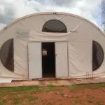 LOTE 056 - 01 TENDA “CARPA” MEDINDO 30METROS DE COMPRIMENTO X 8 METROS DE LARGURA (NO ESTADO, NÃO SABEMOS SE FUNCIONA. LEILÃO NÃO TEM GARANTIA E NEM DEVOLUÇÃO).