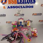 LOTE 096 - 01 LOTE COM VÁRIAS COLEIRAS E BRINQUEDOS PARA PETS DE PEQUENO PORTE. (NO ESTADO, LEILÃO NÃO TEM GARANTIA E NEM DEVOLUÇÃO, SUJEITO A POSSÍVEIS AVARIAS VISÍVEIS/OCULTAS E/OU AUSÊNCIA DE COMPONENTES).