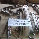 LOTE 022 - 01 LOTE COM CHAVES COMBINADAS 2”30,24,19,18 L19, CHAVE CATRACA (NO ESTADO, NÃO SABEMOS SE FUNCIONA. LEILÃO NÃO TEM GARANTIA E NEM DEVOLUÇÃO).