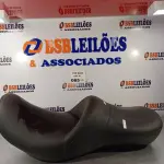 LOTE 065 - 01 BANCO DE MOTO (SPORTSTER). (NO ESTADO, LEILÃO NÃO TEM GARANTIA E NEM DEVOLUÇÃO, SUJEITO A POSSÍVEIS AVARIAS VISÍVEIS/OCULTAS E/OU AUSÊNCIA DE COMPONENTES).