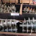 LOTE 062 - O1 LOTE COM ISOLADORES DE ALTA TENSÃO DIVERSOS (NO ESTADO, NÃO SABEMOS SE FUNCIONA. LEILÃO NÃO TEM GARANTIA E NEM DEVOLUÇÃO).