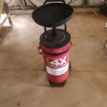 LOTE 025 - 01 COLETOR DE ÓLEO PARA CARRO (NO ESTADO, NÃO SABEMOS SE FUNCIONA. LEILÃO NÃO TEM GARANTIA E NEM DEVOLUÇÃO).