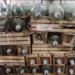 LOTE 060 - 01 LOTE COM 50 ISOLADORES DE ALTA TENSÃO 23500 TEST (NO ESTADO, NÃO SABEMOS SE FUNCIONA. LEILÃO NÃO TEM GARANTIA E NEM DEVOLUÇÃO).