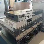LOTE 375 - 05 EQUIPAMENTOS ELETRÔNICOS DIVERSOS. (NO ESTADO, LEILÃO NÃO TEM GARANTIA E NEM DEVOLUÇÃO, SUJEITO A POSSÍVEIS AVARIAS VISÍVEIS/OCULTAS E/OU AUSÊNCIA DE COMPONENTES).