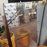 LOTE 256 - 04 ESPELHOS DE TAMANHOS DIVERSOS. (NO ESTADO, LEILÃO NÃO TEM GARANTIA E NEM DEVOLUÇÃO, SUJEITO A POSSÍVEIS AVARIAS VISÍVEIS/OCULTAS E/OU AUSÊNCIA DE COMPONENTES).