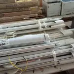 LOTE 390 - 01 LOTE COM VÁRIAS LUMINÁRIAS MARCAS E MODELOS DIVERSOS. (NO ESTADO, LEILÃO NÃO TEM GARANTIA E NEM DEVOLUÇÃO, SUJEITO A POSSÍVEIS AVARIAS VISÍVEIS/OCULTAS E/OU AUSÊNCIA DE COMPONENTES).