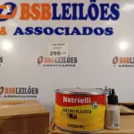 LOTE 295 - 12 LATAS DE ADESIVO PLÁSTICO 400G CINZA. (NO ESTADO, LEILÃO NÃO TEM GARANTIA E NEM DEVOLUÇÃO, SUJEITO A POSSÍVEIS AVARIAS VISÍVEIS/OCULTAS E/OU AUSÊNCIA DE COMPONENTES).