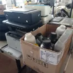 LOTE 298 - 01 LOTE COM VÁRIAS IMPRESSORAS E PÓ PARA TONNER MARCAS E MODELOS DIVERSOS. (NO ESTADO, LEILÃO NÃO TEM GARANTIA E NEM DEVOLUÇÃO, SUJEITO A POSSÍVEIS AVARIAS VISÍVEIS/OCULTAS E/OU AUSÊNCIA DE COMPONENTES).